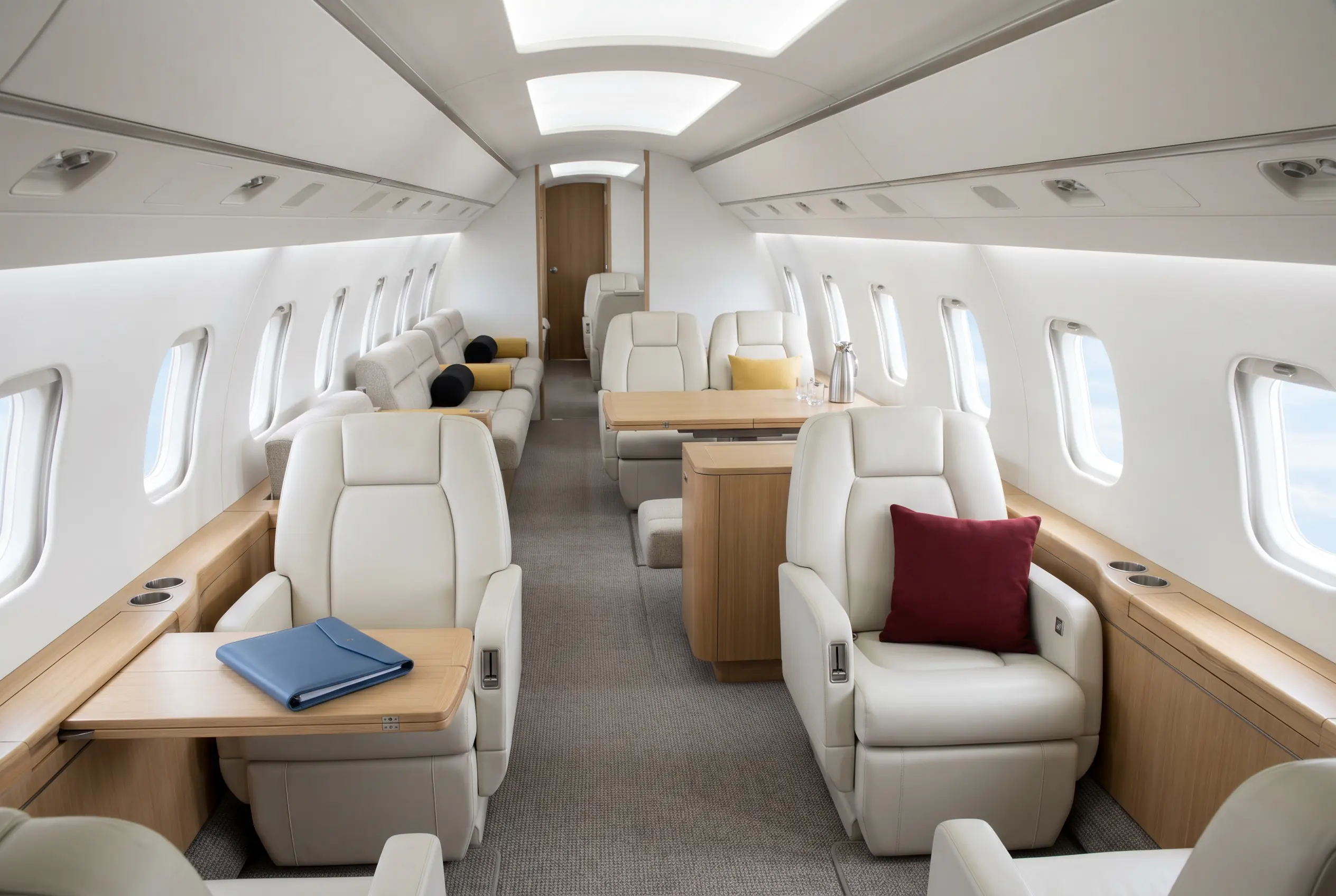 Dassault Falcon 900LX three-zone cabin for a New York to Miami charter